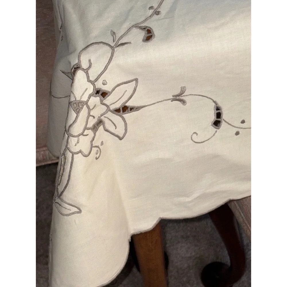 Vintage Cream Embroidered Cutwork Square Tablecloth 47in 6 Matching Napkins Set
